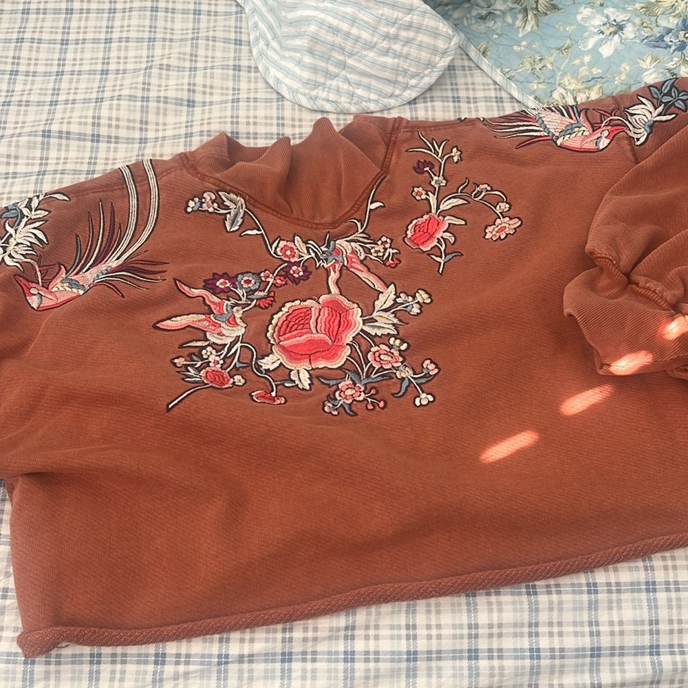 Free people embroidery CROP sweater XS EUC